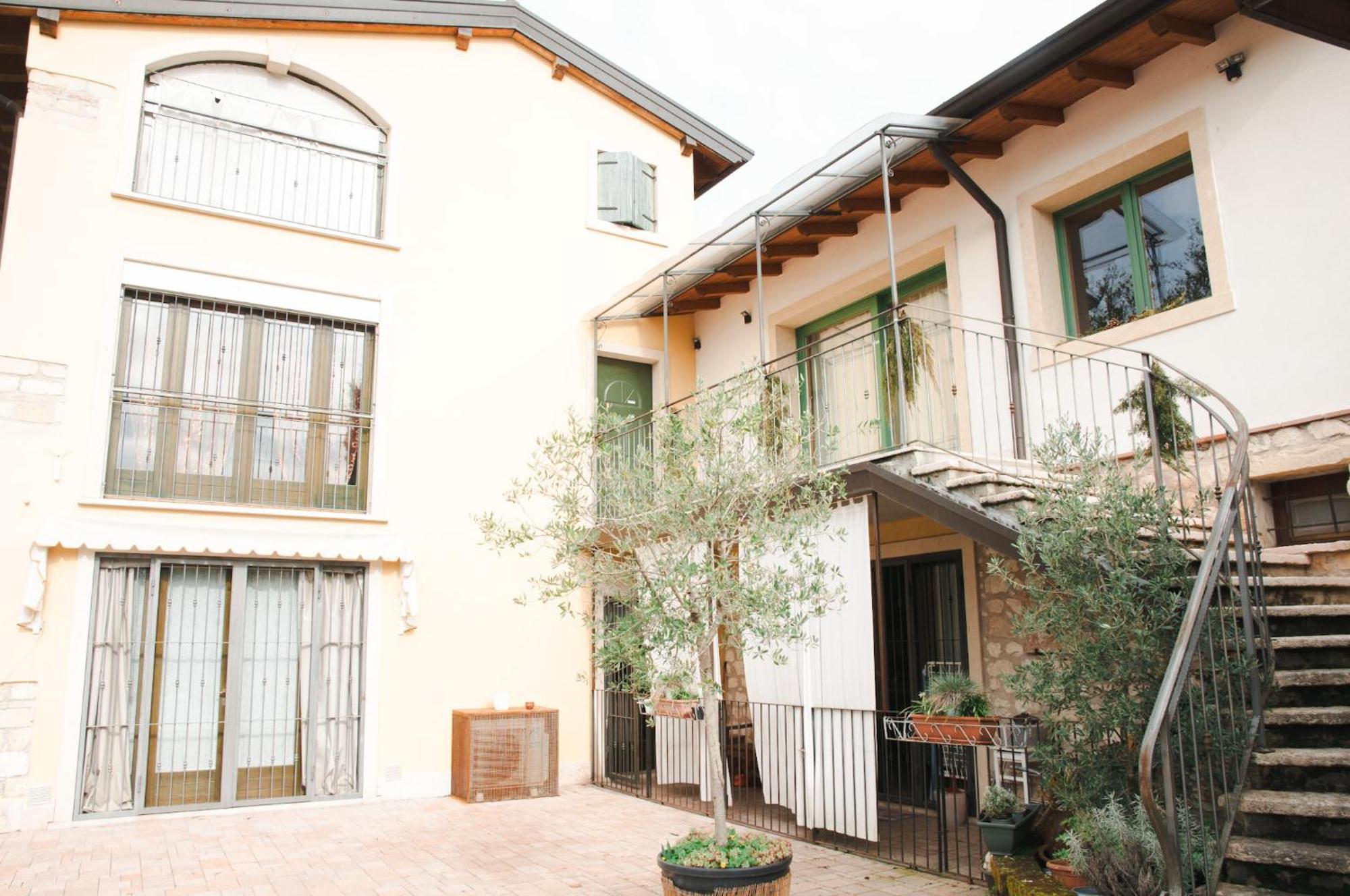Casale Manzoni Apartment Verona Bagian luar foto